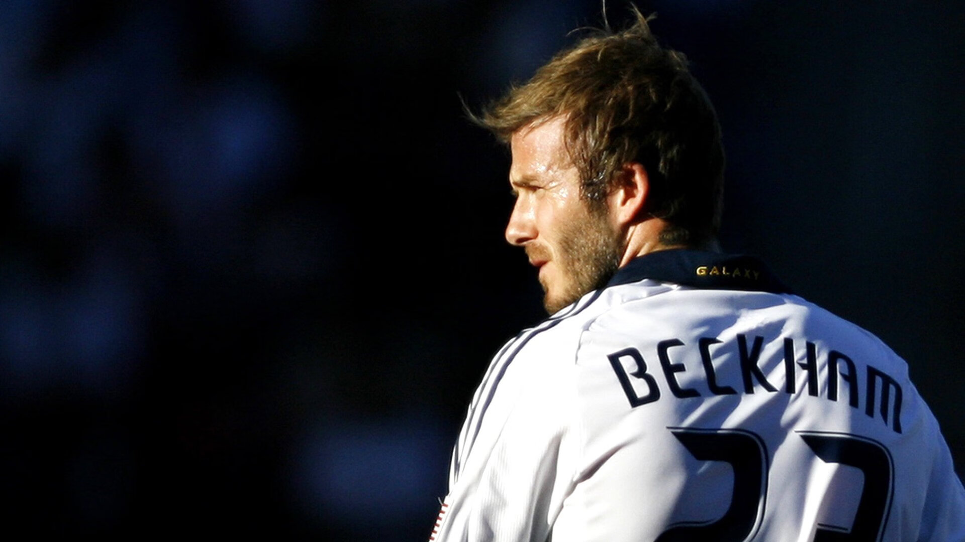 网络直播火爆足球盛况,球迷热情高涨,足球网络主播挣钱吗