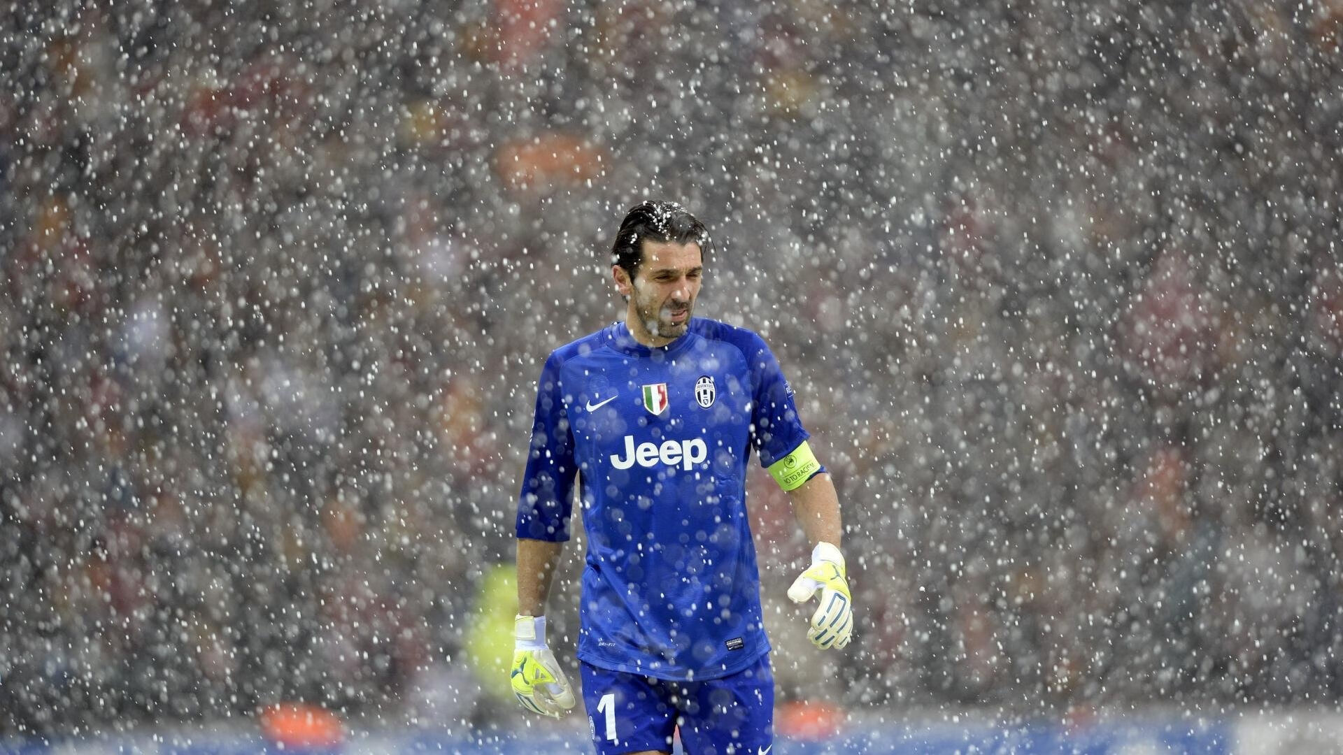 开云体育APP下载-区域压迫与人盯人防守混合布置，区域防守和盯人防守